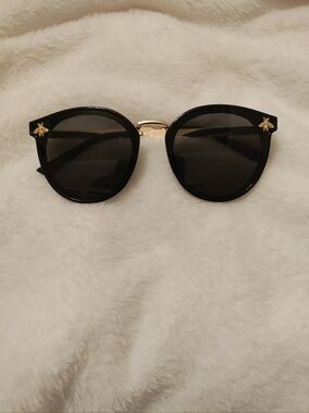 New Black Cat Eye Round Luxury Style Big Sunglasses Gold Bee Accents Classic